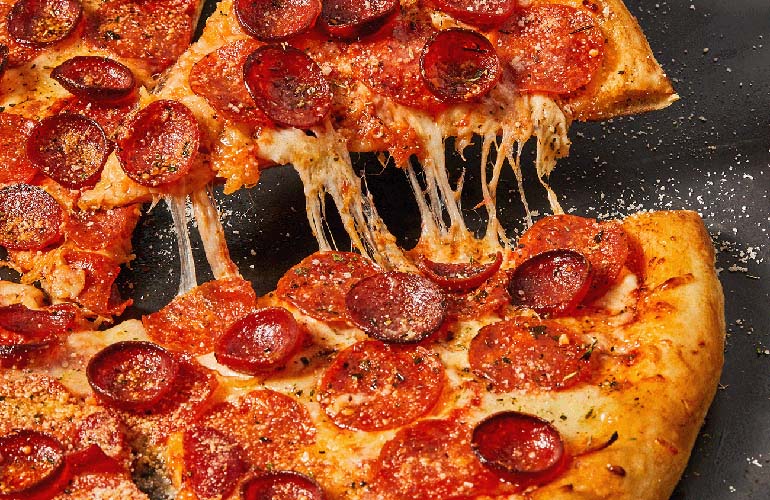 ria's-pizzeria-pepperoni-pizza.